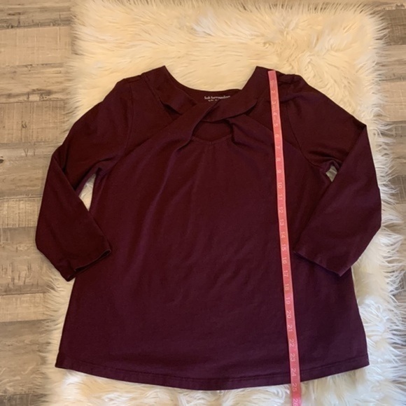 Soft Surroundings Cerulean crossover keyhole stretch top burgundy M - Picture 7 of 8